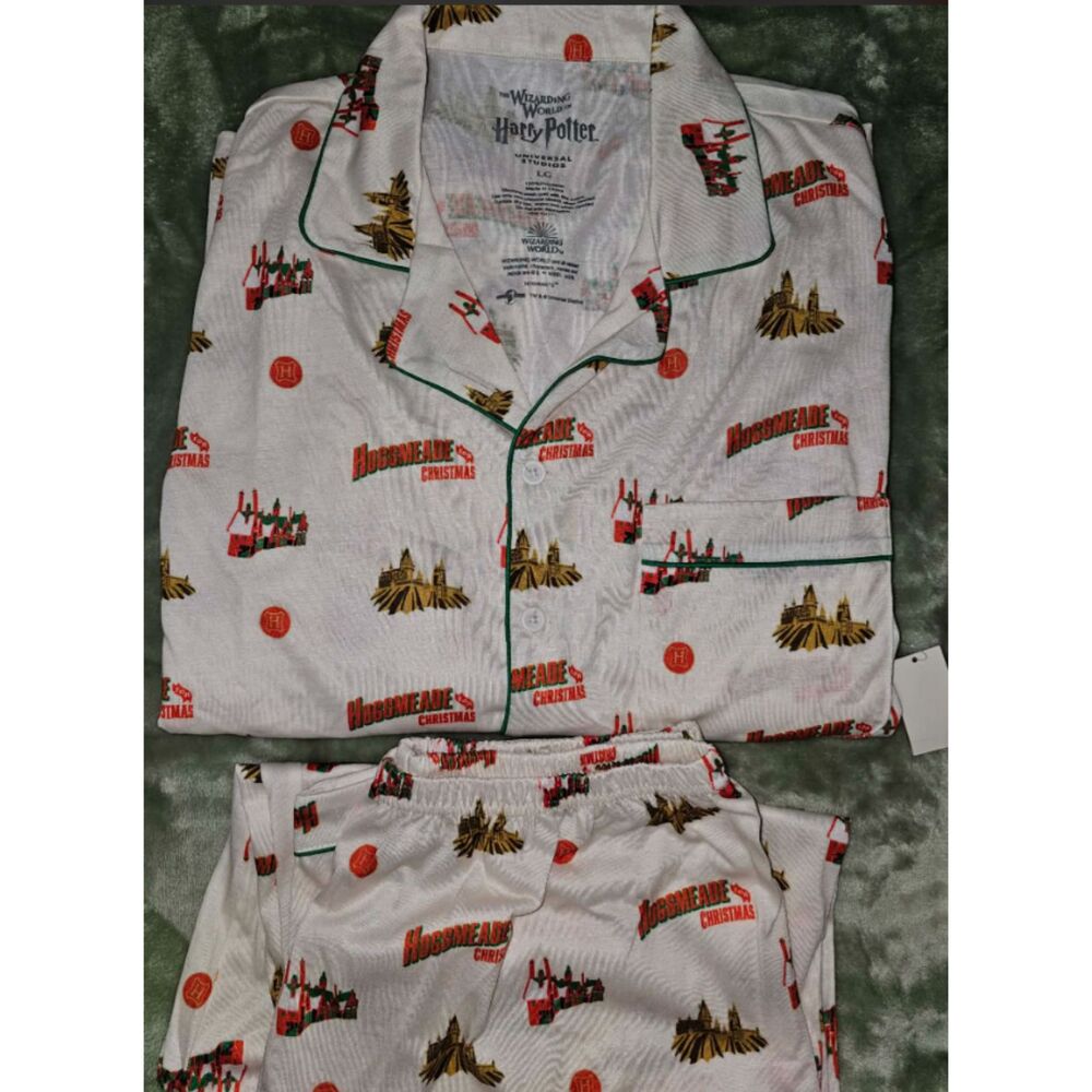 Harry Potter Hogsmeade Pajamas Size Large Super Soft Snuggly Warm Lightweight PJ